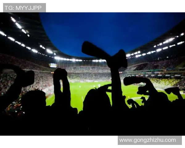 怀念绿茵场上的英雄足球员过世引发球迷深切追思与感慨