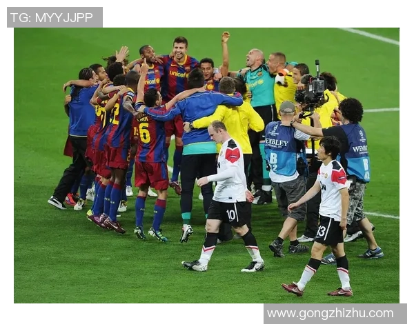 足球小传：从绿茵场上的梦想到辉煌成就的传奇旅程